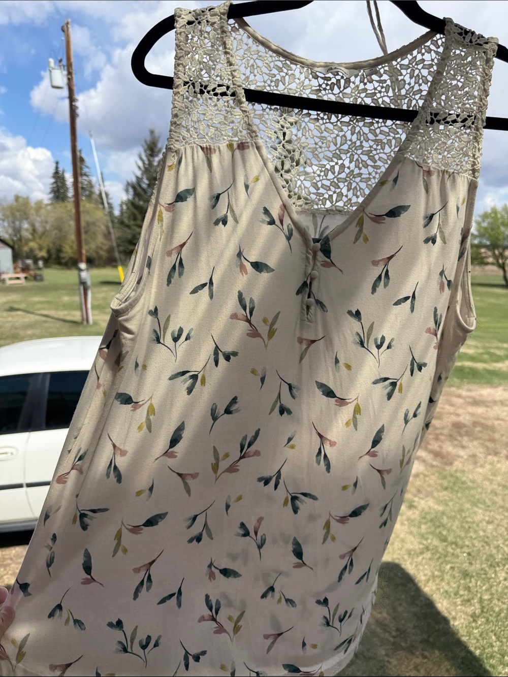 Reitmans Cream Floral Sleeveless Lace Yoke Top